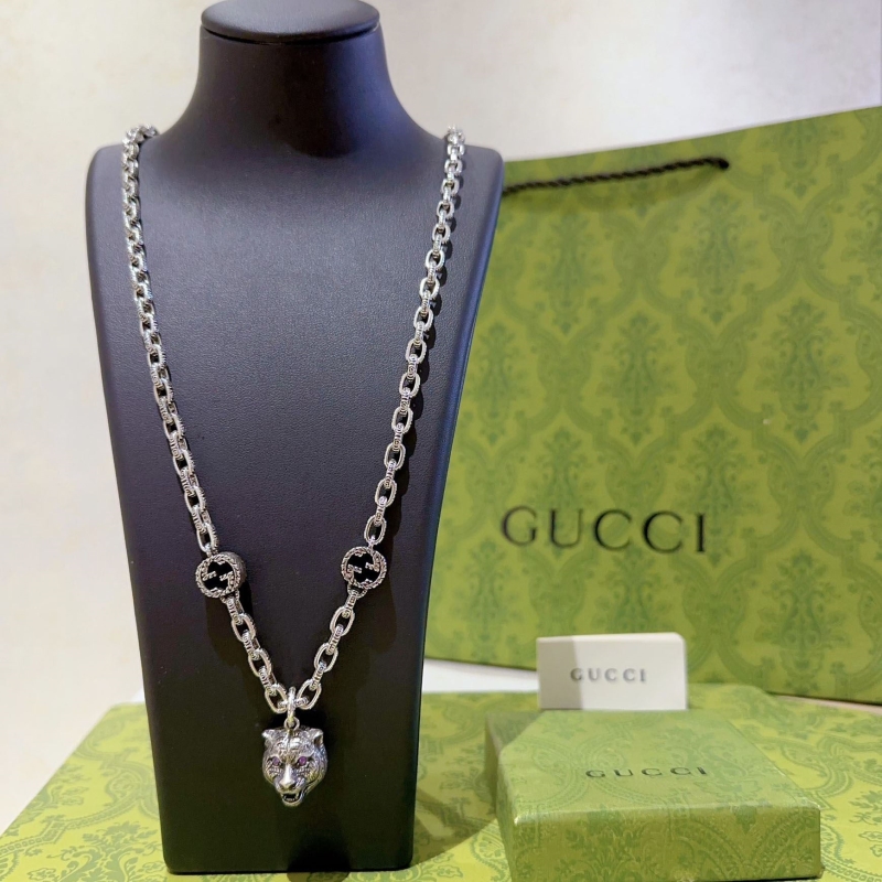 G*u*i necklaces